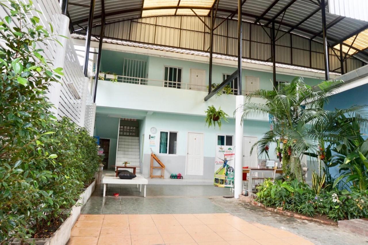 Chongrak Guesthouse Τσιάνγκ Μάι Εξωτερικό φωτογραφία